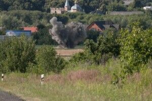 Після ракетного обстрілу біля Луцька знешкоджують касетні боєприпаси