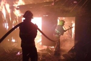 На Рівненщині вогонь знищив господарську будівлю
