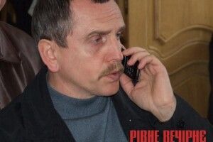 У Рівному люди у військові формі прийшли на сесію. Поліцію повідомили про захоплення міськради