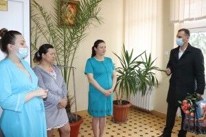 У волинському місті породіль привітали з Днем матері