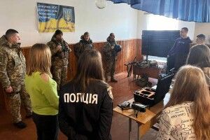 Волинські прикордонники провели пізнавальні зустрічі для учнівської молоді (Фото)