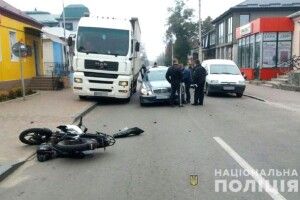 На Рівненщині зіткнулися мотоцикл без номерів та автівка на «євробляхах» (Фото)