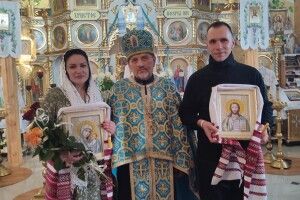 У волинському храмі повінчалася пара військовослужбовців з Луганщини (Фото)