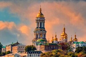 Нарешті: УПЦ МП почала виселятися з Лаври
