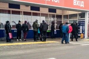 Як працюють під час локдауну в Луцьку «Епіцентр» та «Нова лінія»