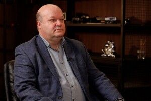 Валерій Чалий про обшуки в Єлісєєва: це пов’язано із тиском на Порошенка