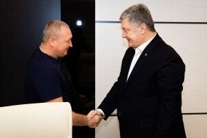 Петро Порошенко привітав кіборга Марченка зі звільненням