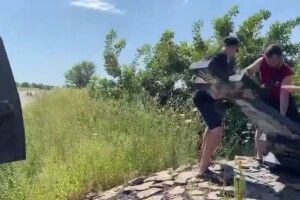 Окупанти вдруге зруйнували пам’ятник Василю Сліпаку