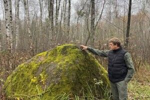 Великий валун в Шацькому нацпарку поки що не має назви