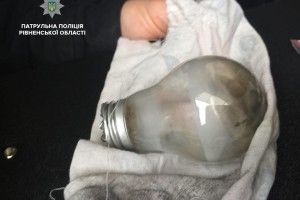 У Рівному злапали водія під наркотичним кайфом, який мав при собі «травичку» та бульбулятор з електролампочки