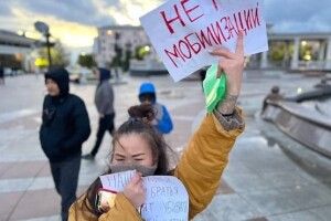 На антивоєнних акціях в рф затримано понад 1300 осіб