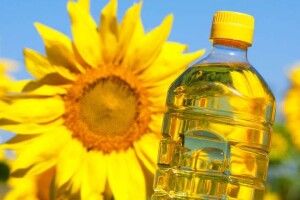 Українцям розповіли, куди продають нашу олію, поки в магазинах зростають ціни
