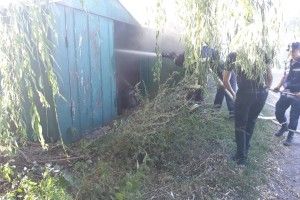 У Дубні горіли металеві гаражі