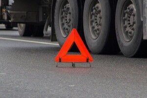 На волинській трасі вантажівка на смерть збила жінку