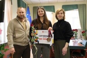 Третє золото для України: у Луцьку чемпіонку Анастасію Алпєєву відзначили грошовим сертифікатом 