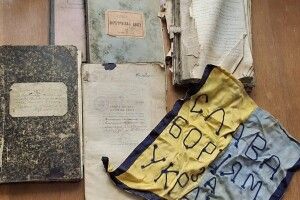 У храмі на Волині знайшли документи і прапор, що переховувалися майже століття