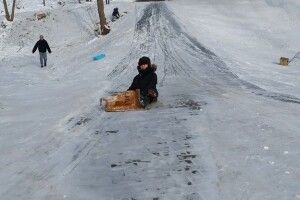 Через невдале катання на гірці у Луцьку оперуватимують чотирьох дітей 