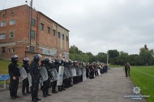 Поліцейські тренувалися наводити порядок на масових заходах