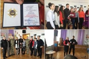 У Ковельській гімназії нагородили випускника військовою відзнакою