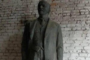 Леніних  - на аукціон. Держпідприємство СЕТАМ збирає пам'ятники