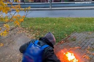 У Луцьку чоловік розпалив багаття посеред проспекту Соборності (Відео)