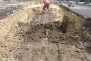 Мер Луцька пояснив, чому при ремонті дороги на Волі знімають такий шар, наче шукають нафтову скважину (Фото)