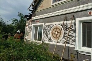 На Волині блискавка ледве не спалила будинок