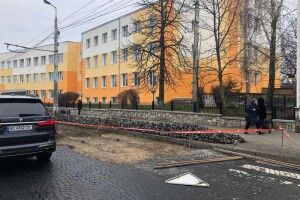 Петиції: у Луцьку вимагають замість бруківки в центрі міста постелити асфальт