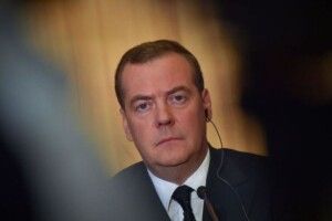 Медведєв взявся лякати, що російська армія може піти на Львів
