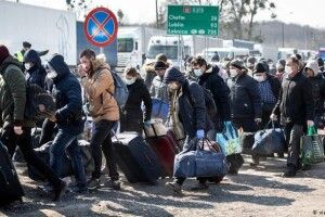 Заробітчанам роздадуть по 150 тисяч: хто отримає гроші та чи повернуться українці додому