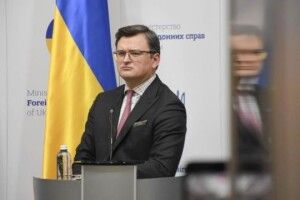 Кулеба закликав надати Україні літаки після авіаудару по пологовому будинку в Маріуполі