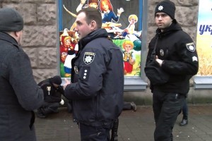 У центрі Луцька літній чоловік втратив свідомість