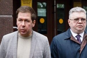 Адвокати Порошенка: підозра у вугільній справі так само нікчемна, як і підозра директору НАБУ