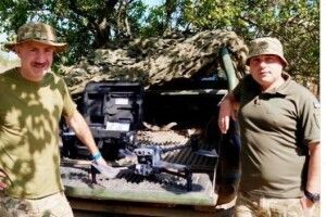 На фронті брат відомого дипломата отримав потужний дрон від Порошенка