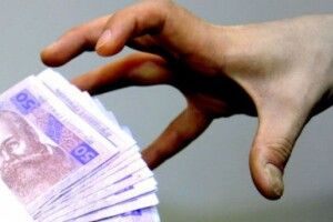 У пенсіонера на Рівненщині вкрали гаманець із 10 тисячами гривень