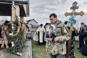 Нововолинська громада попрощалася з Героєм, який віддав життя у Запорізькій області