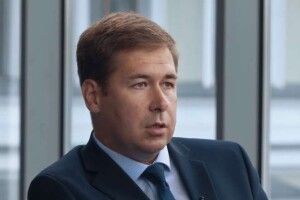 Фальшива турбота: після того, як через суд  перенесли похорон батька Порошенка, прокуратура… перенесла суд 
