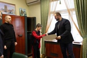 Юному спортсмену – рекордсмену України з Луцька вручили сертифікат та диплом   
