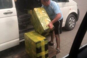 Волинянин запакував машину незаконними цигарками