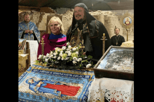 Зі спаленої церкви на Хмельниччині – до Луцького замку: реліквія XIX століття повернулася до мирян