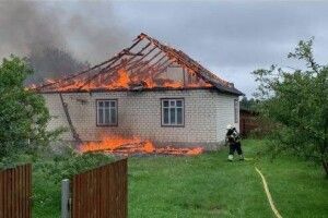 Рівненські вогнеборці рятували людям житло (Фото)