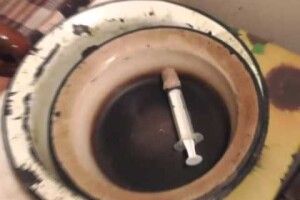 Коли поліцейські зайшли до волинянина, той замість борщу варив… «ширку»
