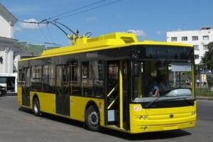 У тролейбуса на ходу відлетіло колесо