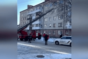 У Луцьку рятувальники визволили 10-річну дитину із зачиненої квартири (Відео)