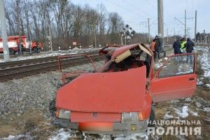 У Ківерцівському районі потяг зіткнувся з легковиком: троє постраждалих