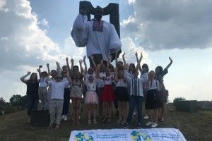 Ковель: найвищий пам’ятник Шевченку у світі вдягнули у найбільшу вишиванку