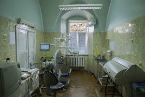 У Луцьку військові медики лікують пацієнтів в оновленій операційній