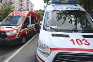 Розпивали горілку просто у стінах школи: троє підлітків отруїлися алкоголем