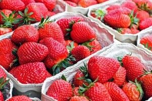 По 80-100 гривень за кіло: за тиждень на ринках з'явиться ґрунтова полуниця 