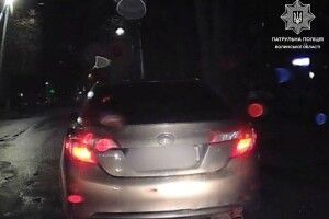 У Луцьку за кермом автівки була 15-річна дівчина